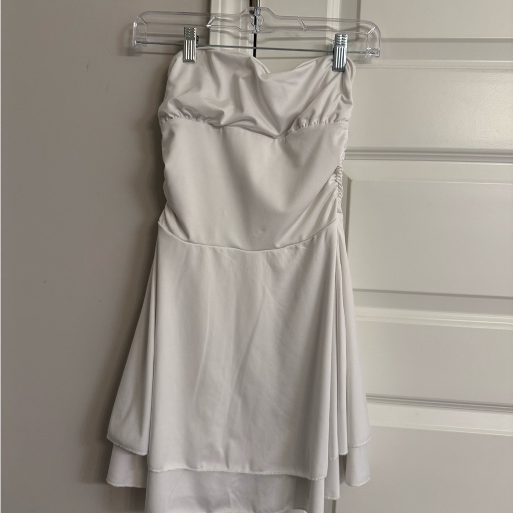 Elegant White Strapless Dress